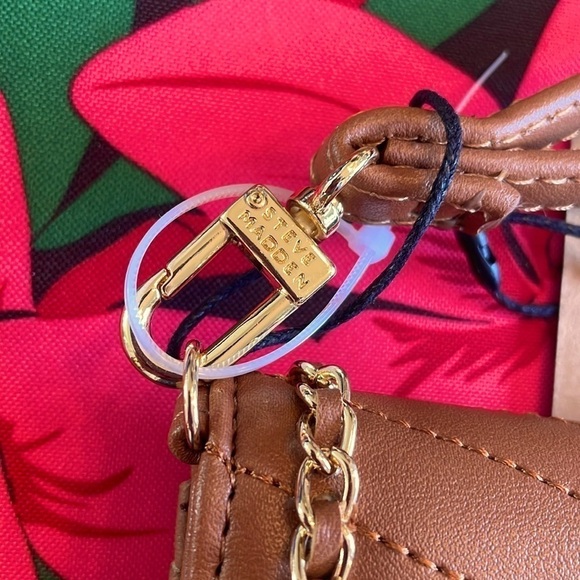 Brand New Steve Madden Cruz Cognac Trifold Snap Wristlet Wallet Gold Tone Chain - Picture 2 of 16